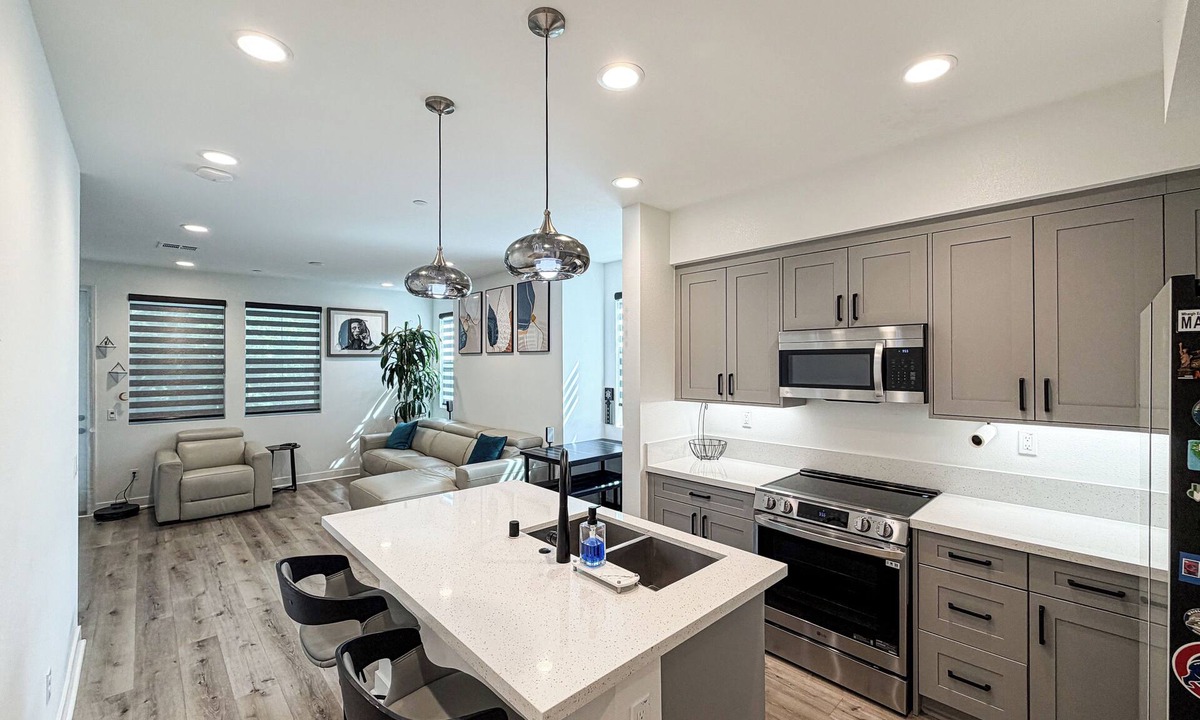 North Long Beach House | Huge Yard + Garage : Modern 3BR Long Beach Home