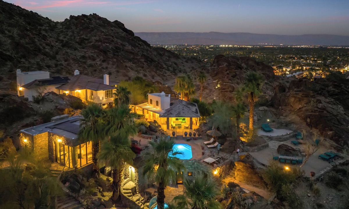 The Mesa House | Iconic 28-Acre Private Retreat