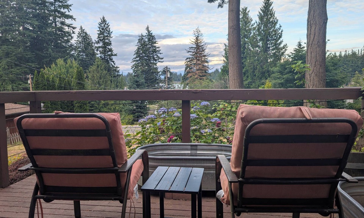 Lake Goodwin House | Invite Inn - Lake View - Pine Trees - Fire Pit - Grill