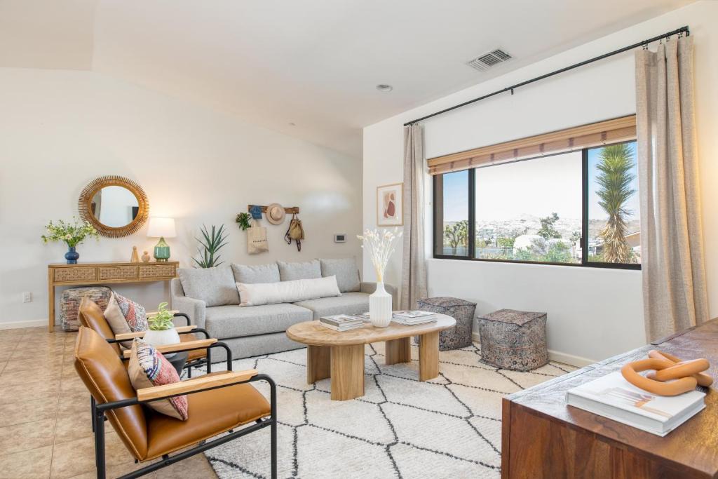 Yucca Valley House | Joshua Tree Landing by AvantStay 3 BDR 2Bath Home w Hot Tub