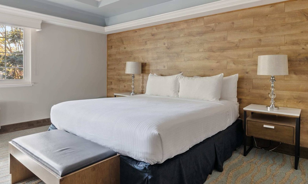San Jose Apartment | Kasa The Row | All the Entertainment You Need, Superior King