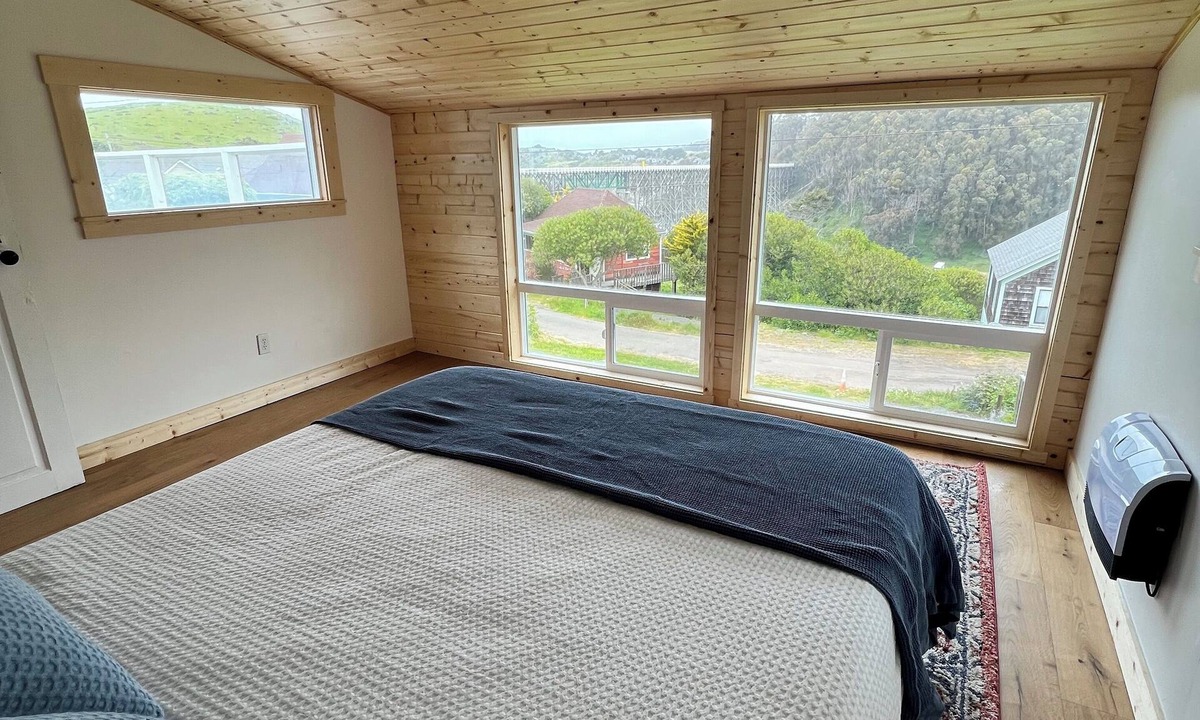 Albion Cottage | Keep it cozy at this peaceful and centrally located coastal cottage.