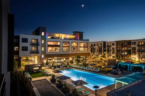 Redwood City Apartment | KING BED - Luxury 1 Bed 1 Bath By Stanford, SFO & Tech Giants in Menlo Park, CA
