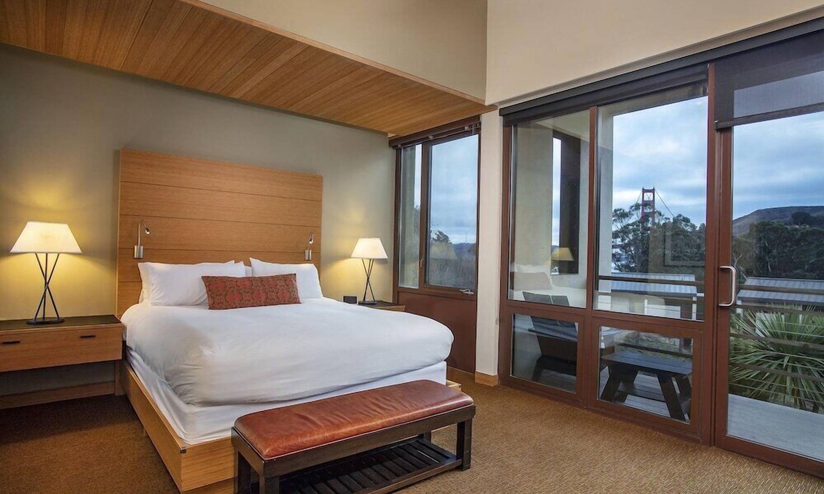 Sausalito Hotel | King Room at a 4.5⭐️ Hotel