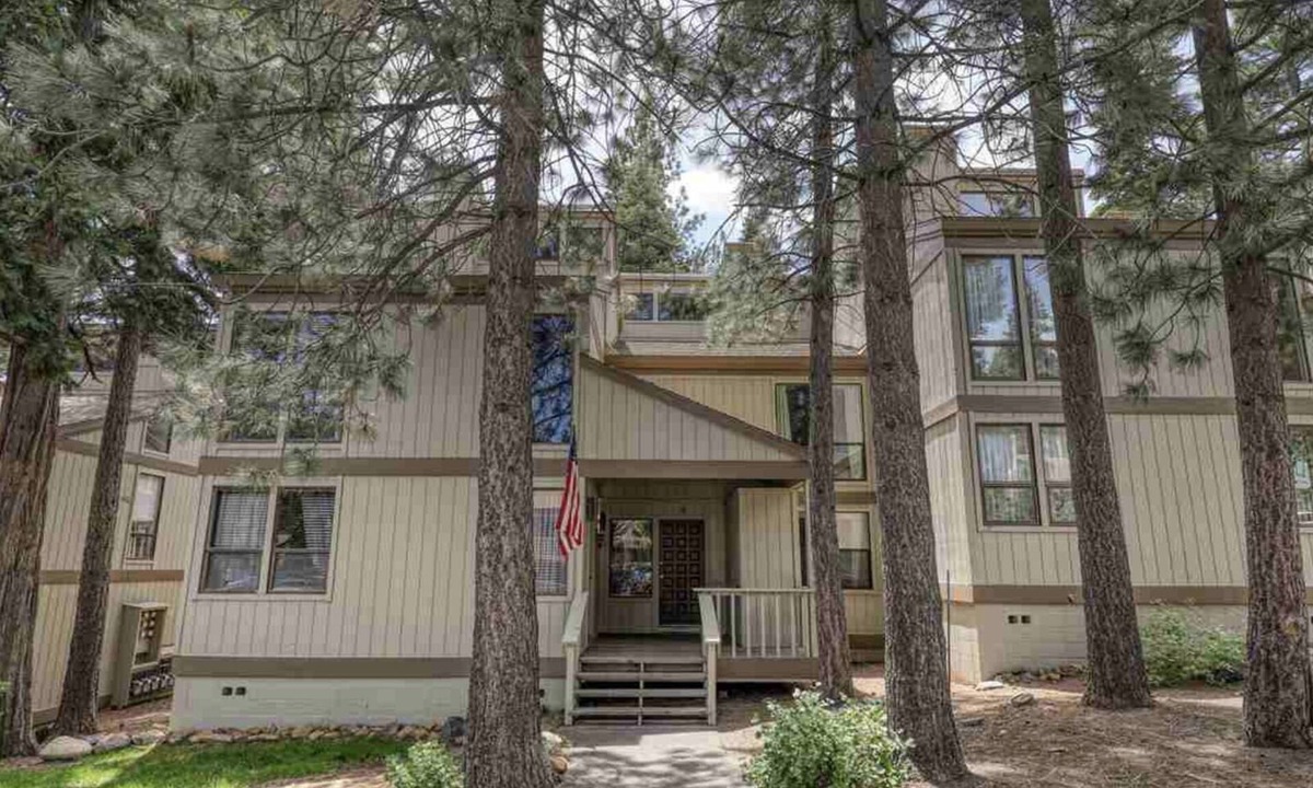 Kings Beach House | Kings Beach 2 bed townhouse minutes from Lake Tahoe and Northstar