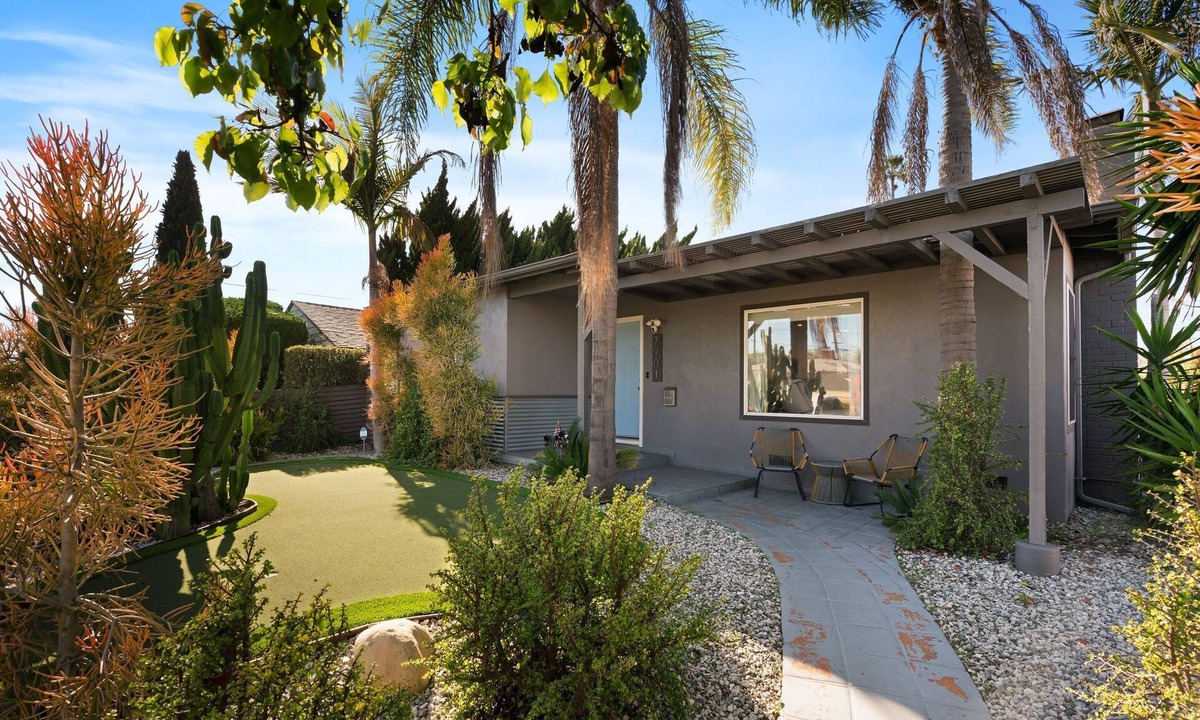 Westchester House | LA Summer Stay