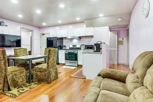 Castro Valley Apartment | Lake Chabot Getaway ~ 3 Mi to Water!