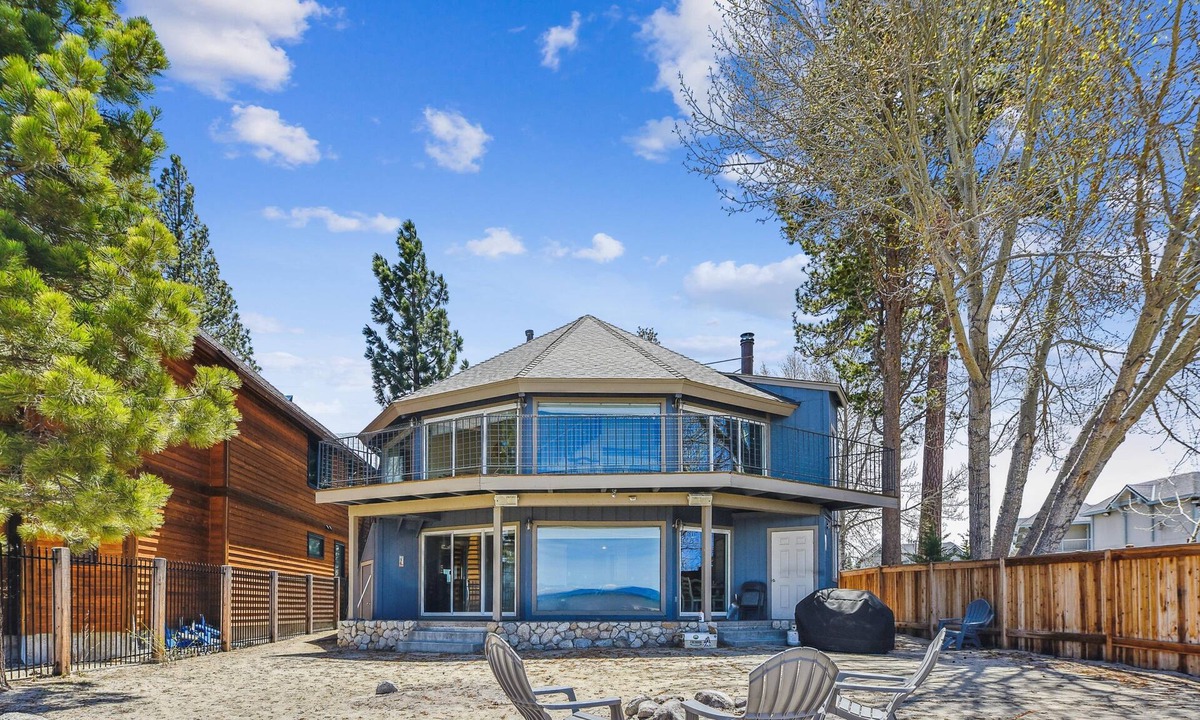 Bijou Park House | Lakefront Home on Private Sandy Beach, close to Heavenly and Casino's