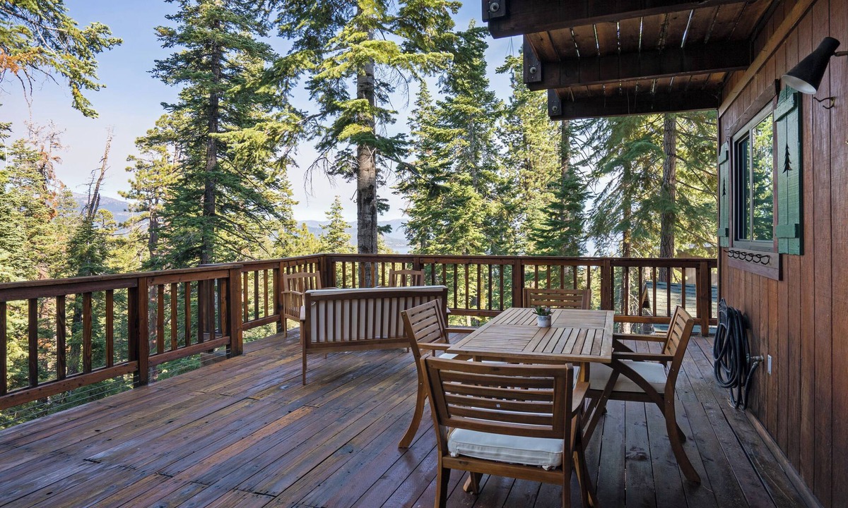 Ridgewood Cabin | Lakeview, Beautifully Remodeled Hilltop Cabin With Wraparound Deck.