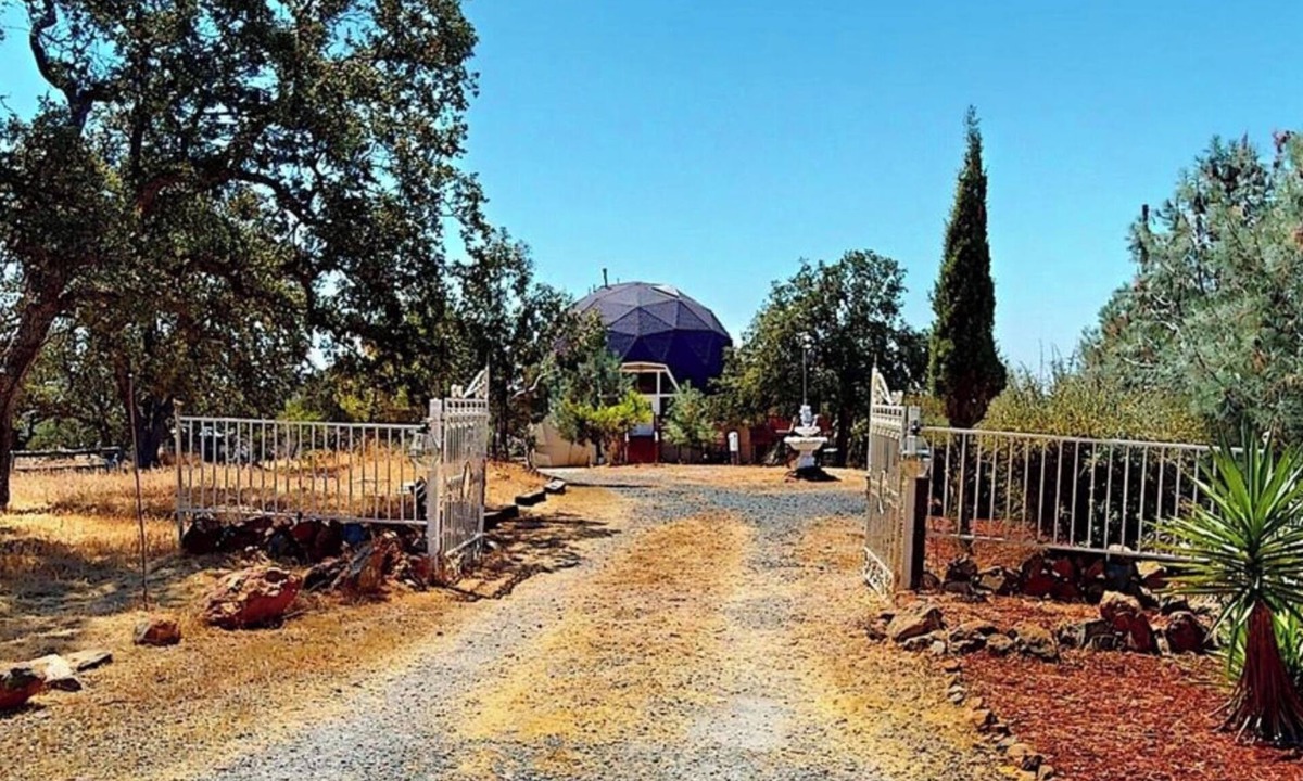 Coulterville House | Lakeview Dome Home