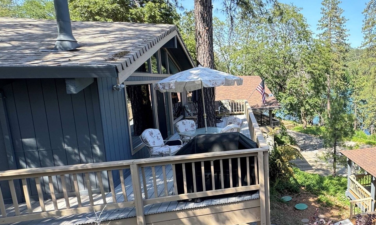 Lakehead House | Lakeview, Pool Table, Near Marina, Sleeps 10