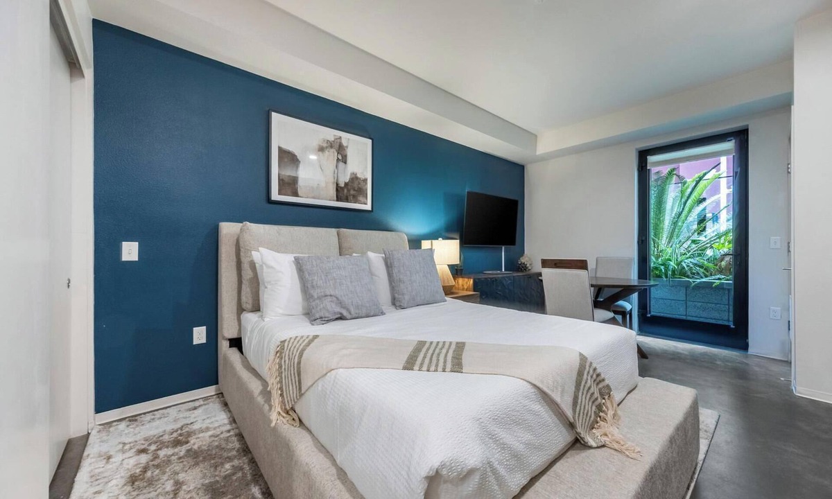 Pacific Terrace Apartment | Landing | Amazing Studio, Pool, Clubhouse