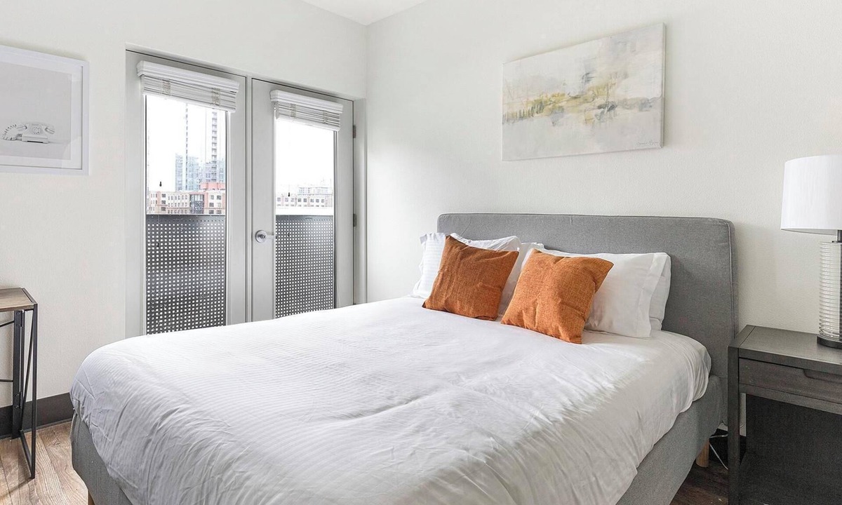 Pearl District Apartment | Landing | Stylish Studio, Gym, Courtyard