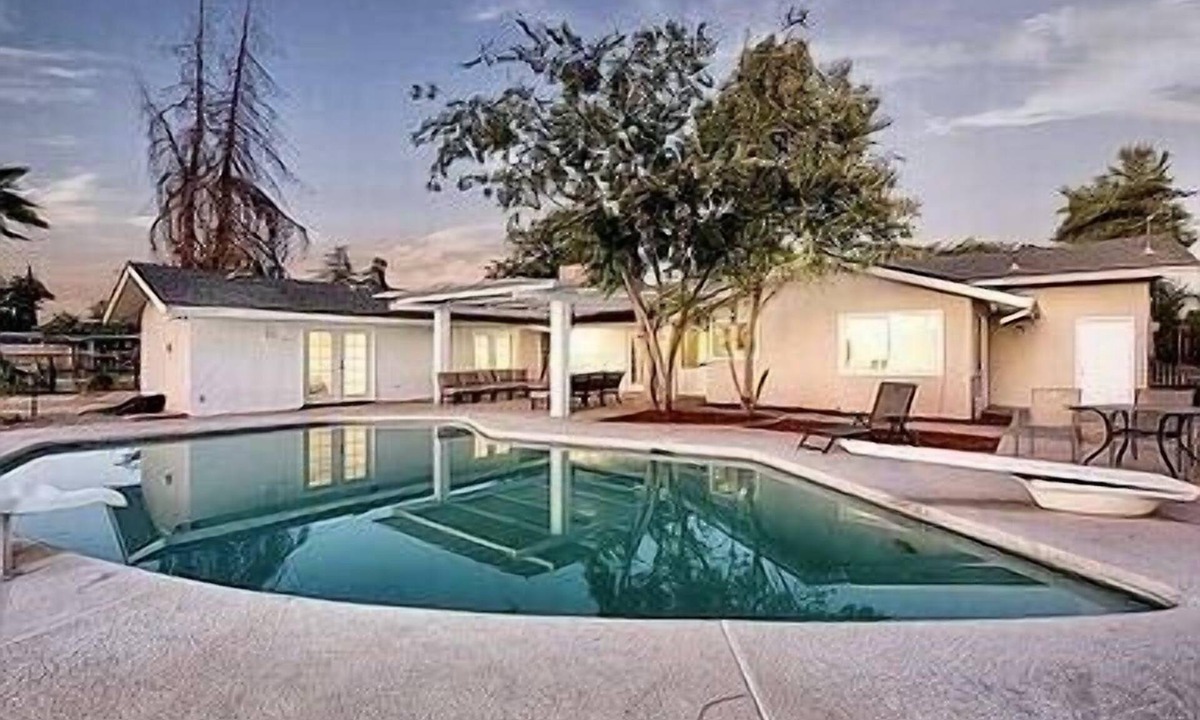Clovis House | Large 2 Master Bedrooms total 4 bedroom 3 bath, family friendly house with AC