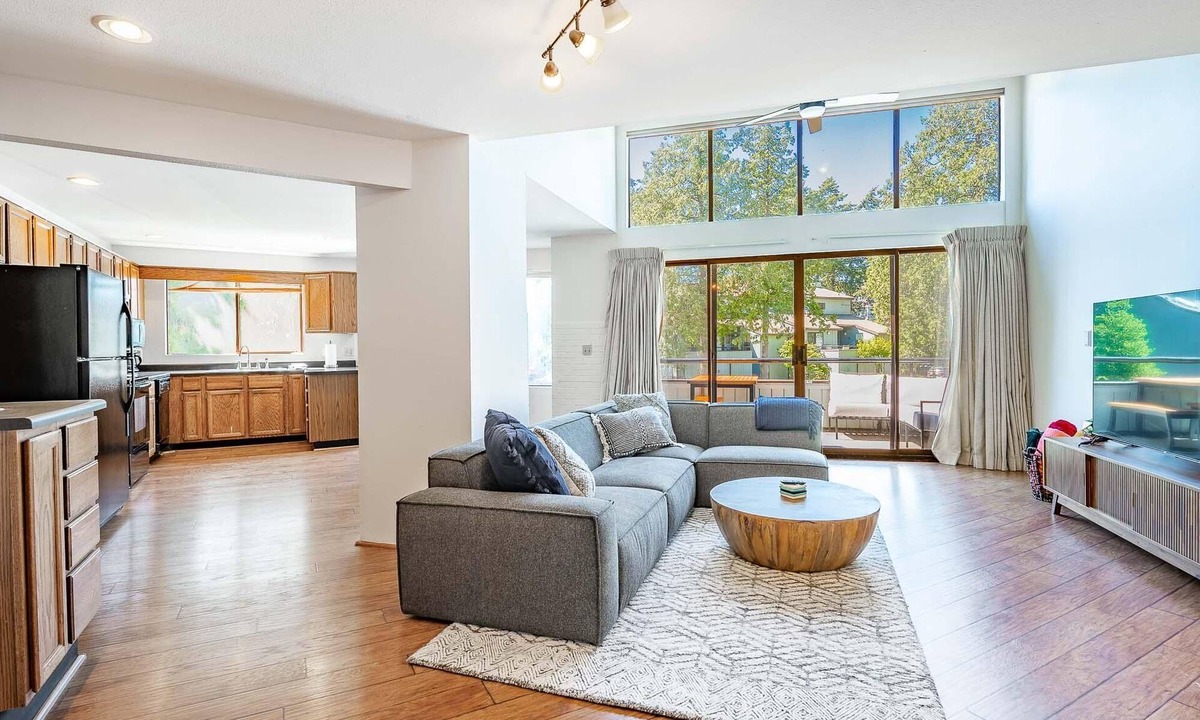 Birch Bay Condo | Large Condo, 3 bedrooms, small beach view, Indoor Pool, Free Wi Fi