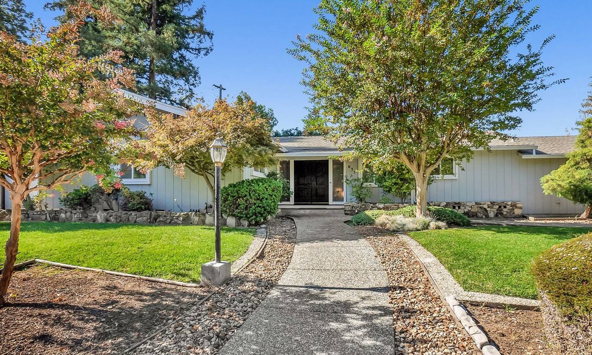Concord House | Large home - Sleeps many 4B/2B