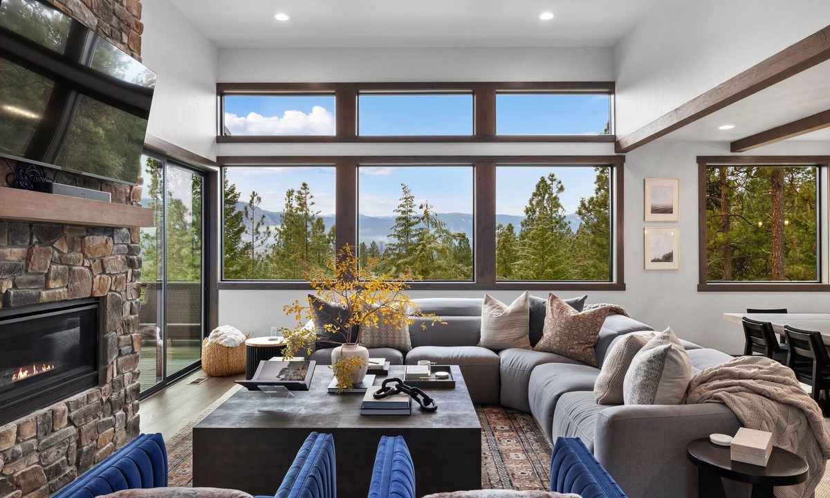 Cle Elum House | Large & Luxurious Retreat on 5 Wooded Acres w/Hot Tub and Game Room