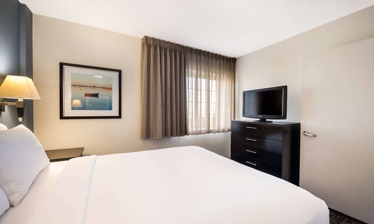 Santa Clara Hotel | Large Suite with Full Kitchen! San Jose International Airport - 3.7 miles away!