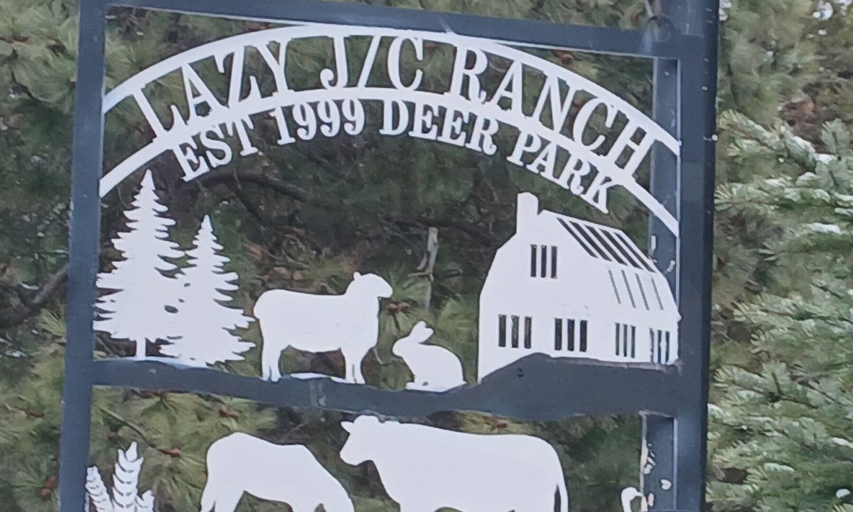 Deer Park Bed & Breakfast | Lazy J/C Ranch, 2-bedroom suite on 10 beautiful acres just outside of Deer Park