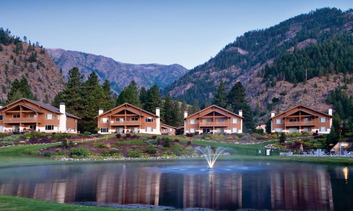 Downtown Leavenworth Villa | Leavenworth 2BR Mountain Villa – Full Kitchen, Balcony & Near Bavarian Village