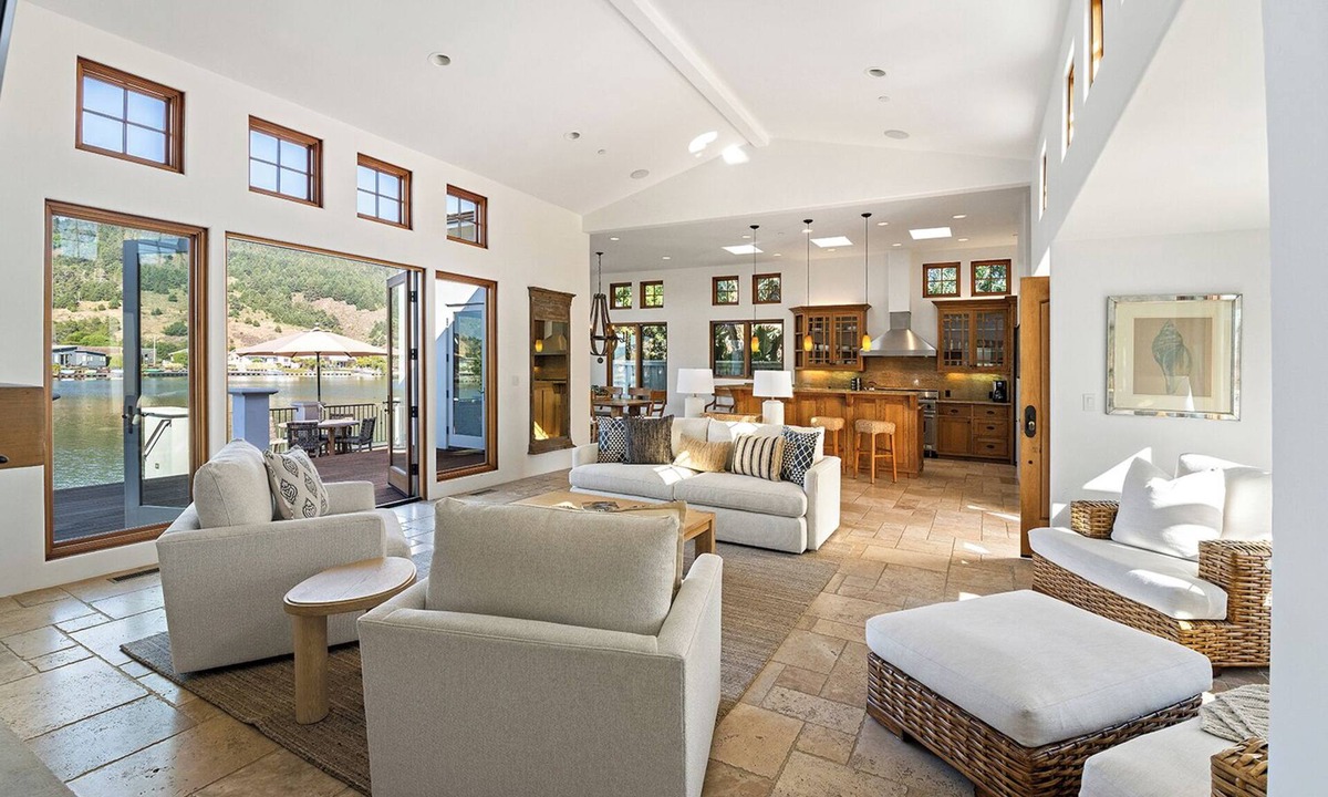 Stinson Beach House | Light and Breezy Seadrift Lagoon Home w/Hot Tub