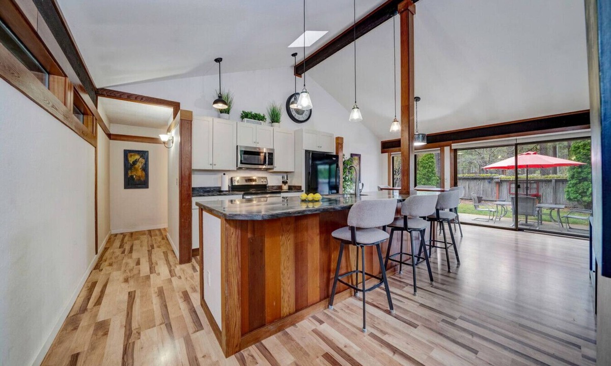 Graeagle Apartment | Light, Bright & Beautifully Updated in Graeagle Meadows