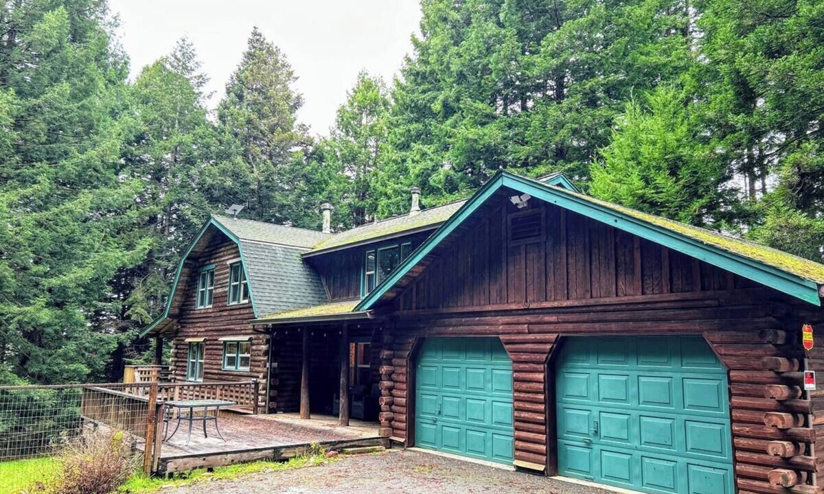 Freshwater House | Log Cabin Retreat in the Redwoods