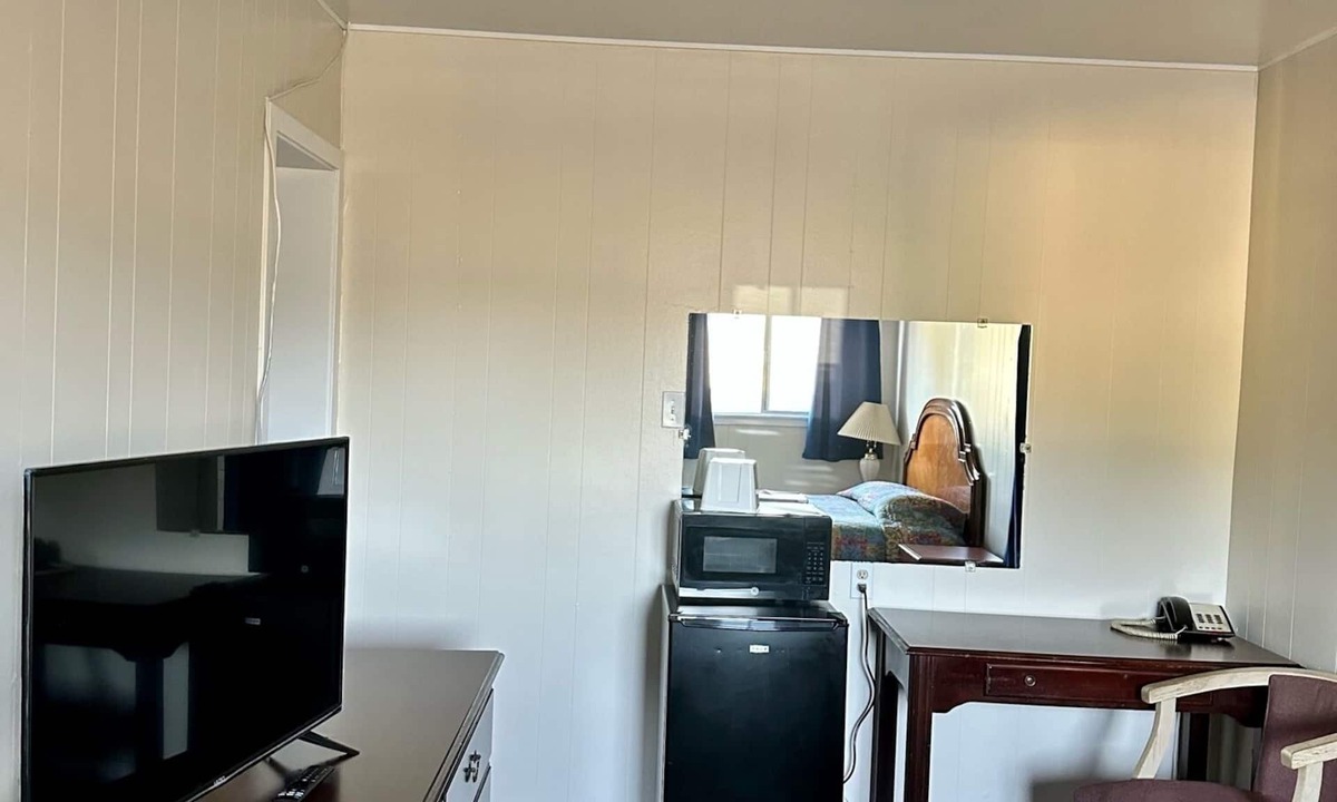 Garberville Hotel | Lone Pine Motel
