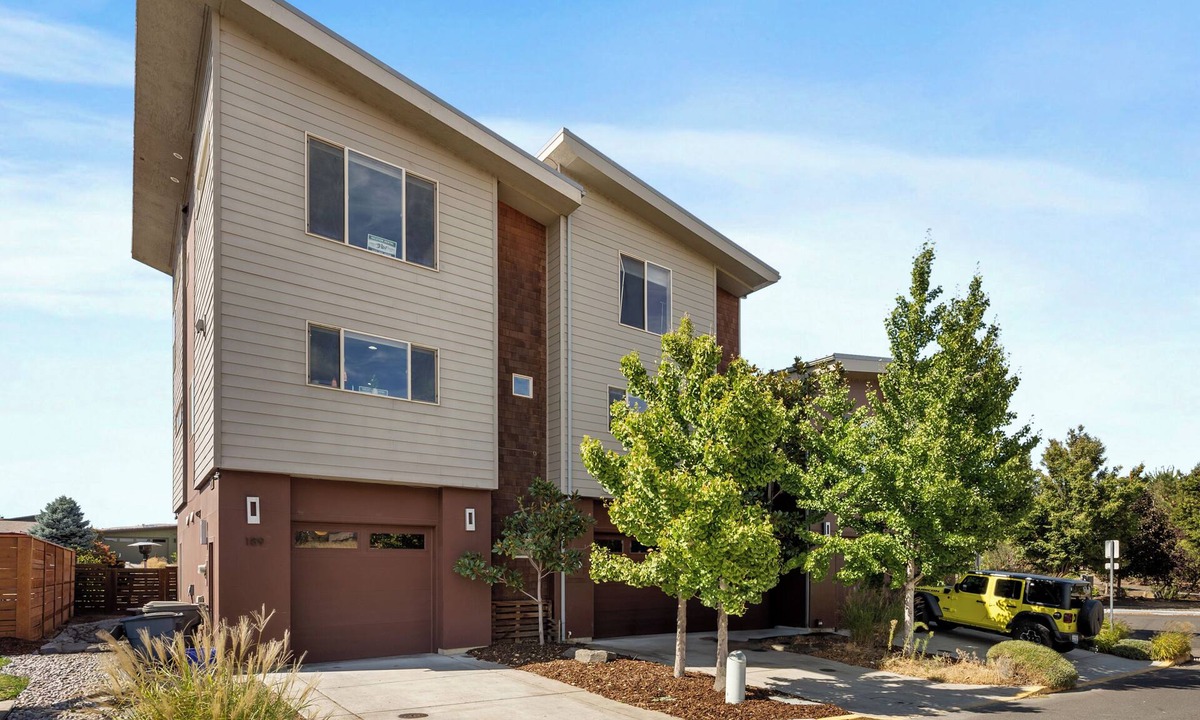 The Dalles House | Looking for a serene retreat with all the comforts of home?