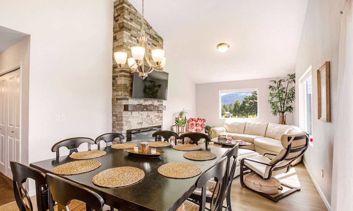 Cle Elum House | Lovely home with deck, Hidden Valley views, free WiFi, & private washer/dryer
