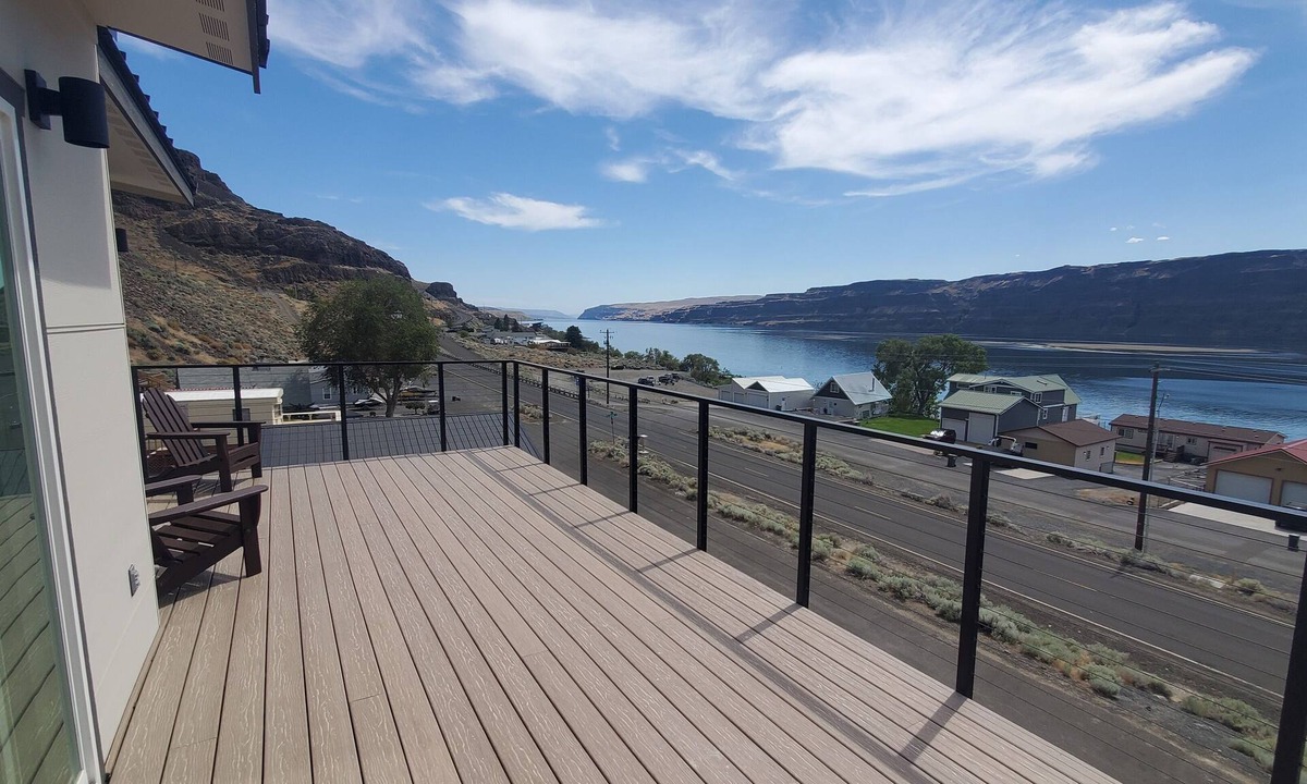 Sunland Estates House | Lux 3 bdrm/3 bath sleeps 8 in George, Wa near Gorge Amphitheater & Wine Country