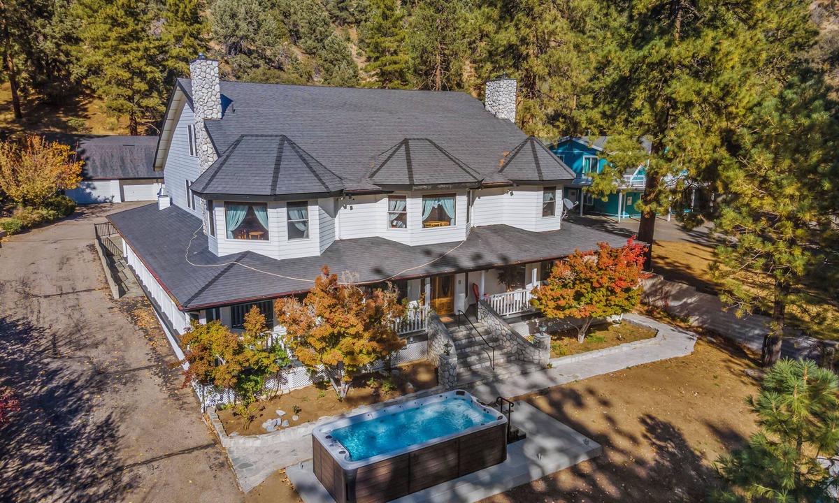 Wrightwood House | Luxary Castle & SPA near Skiing Resort