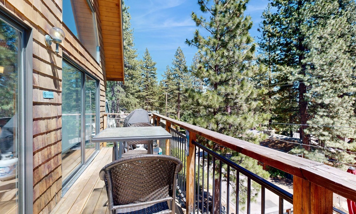 Brockway House | Luxe Cabin with Private Master Suite | Near Speedboat Beach & Diamond Peak