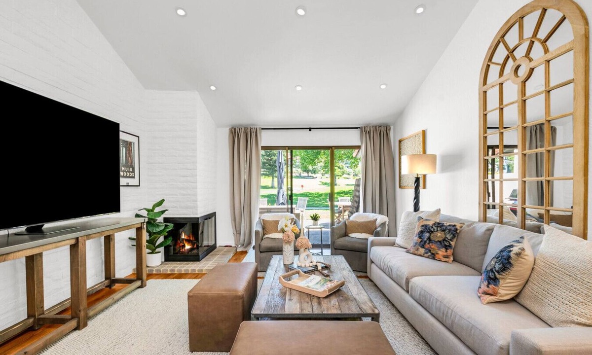 Napa House | Luxe Condo with Scenic Golf Views + BBQ + Fire Pit