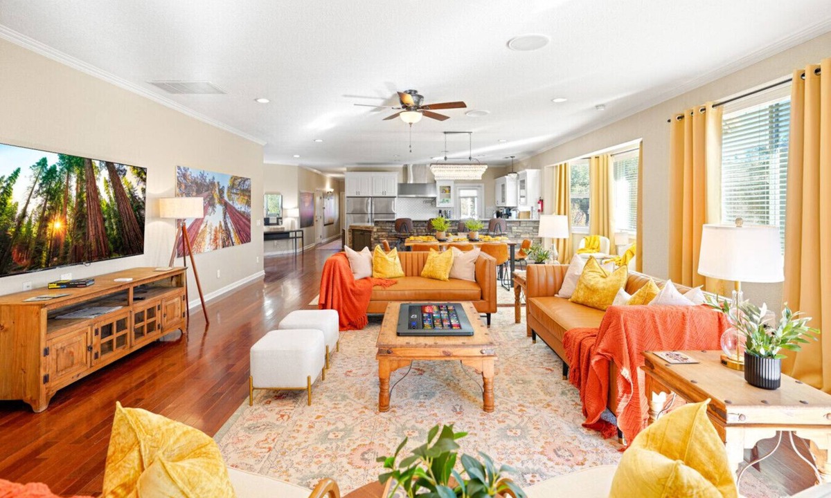 Mariposa House | Luxurious Brand New property 3bd/3b Pool & Hot tub