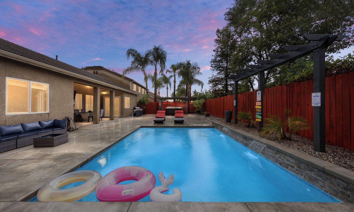 Greenacres House | Luxury Escape on Mondego Dr – Pool, Spa & Pool Table