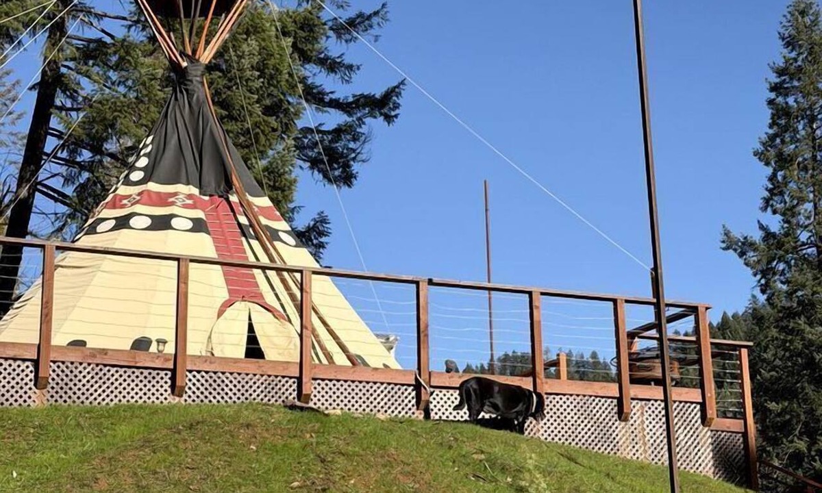Wolf Creek Cabin | Luxury Glamping Tipi Retreat Near Rogue River, Oregon