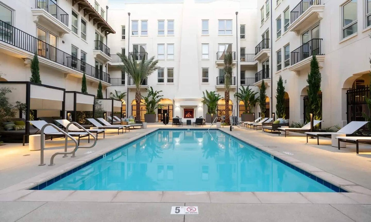 San Bernardino County Apartment | Luxury King 1B1B｜Pool & Spa｜Smart 4K TVs ALL Room