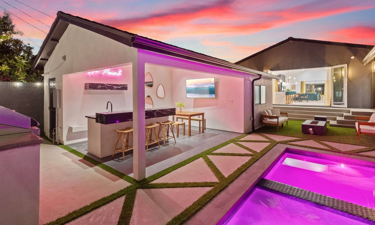 Mid City House | Luxury LA Dream Home w/ BBQ, Pool, Jacuzzi & Fire Pit w/ Optional Casita add-on