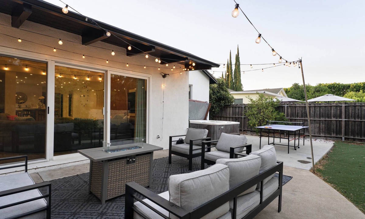 Burbank House | Luxury LA Villa: 4BR Designer Space near Universal Studios