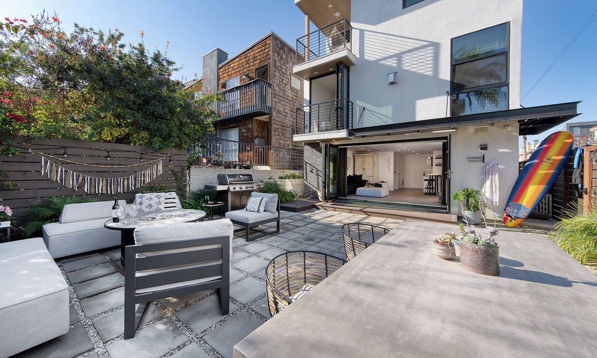 Marina Peninsula House | Luxury Marina del Rey Beach House with Rooftop Fire Pit + Walk to Beach