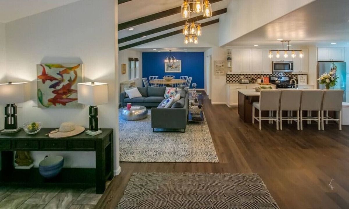 Mount Shasta House | Luxury Mountain View Home Hot Tub/ Jacuzzi Great Location