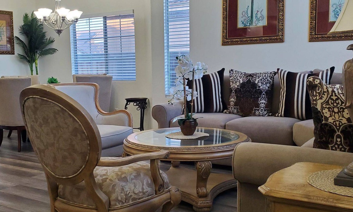 Rubidoux House | Luxury Papago 4 Beds, 3 Baths With BBQ, Patio. Perfect for Families & Business