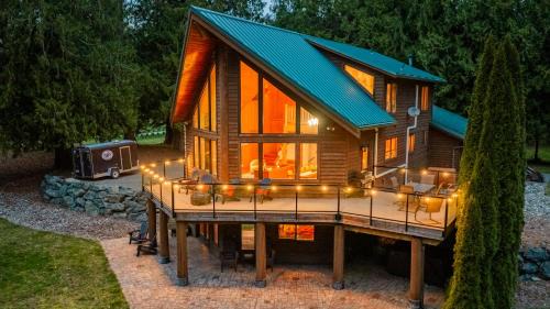 Concrete House | Luxury Riverfront Estate Hot tub views-Ideal for large groups or Family Getaways