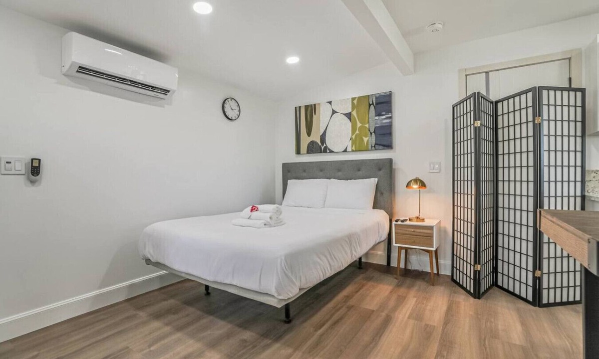 South Sundale House | Luxury Studio in Central Fremont