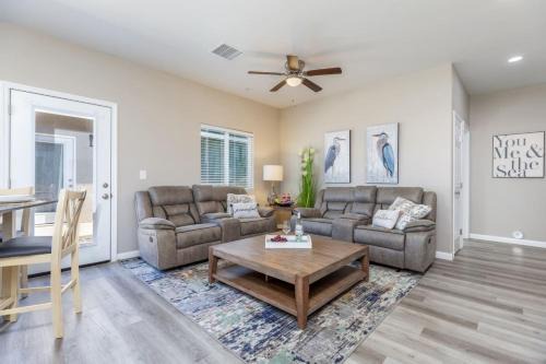 Ridgecrest House | Luxury, Style and Comfort 4 Bathrooms 21