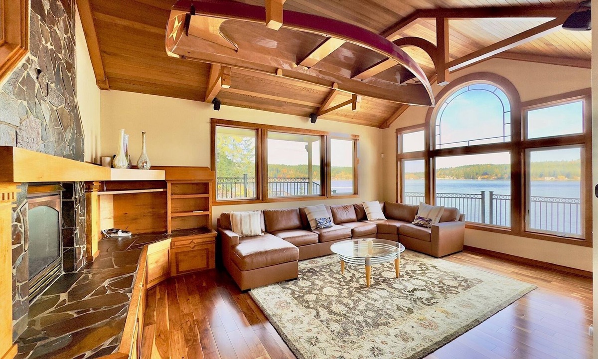 Retsil House | Luxury Waterfront Home, Sleeps 14, 4BR + Bonus Room, Private Beach & Pickleball