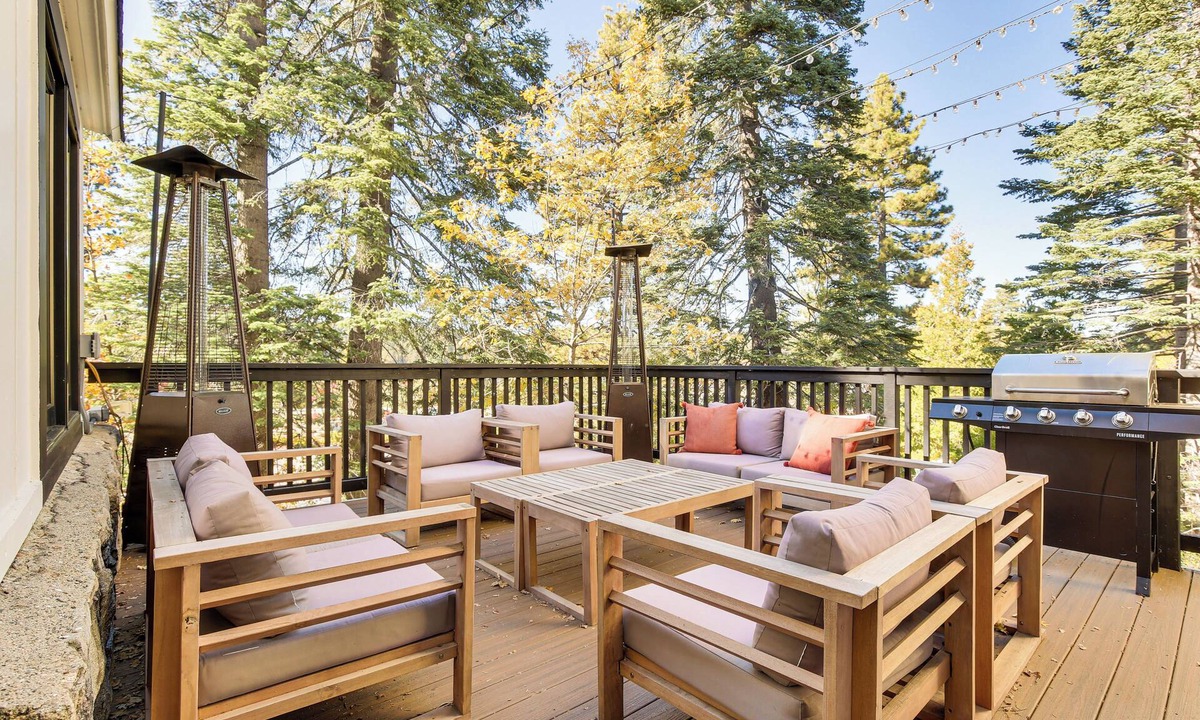 Lake Arrowhead House | Main House + Apartment Near Lake Arrowhead Village