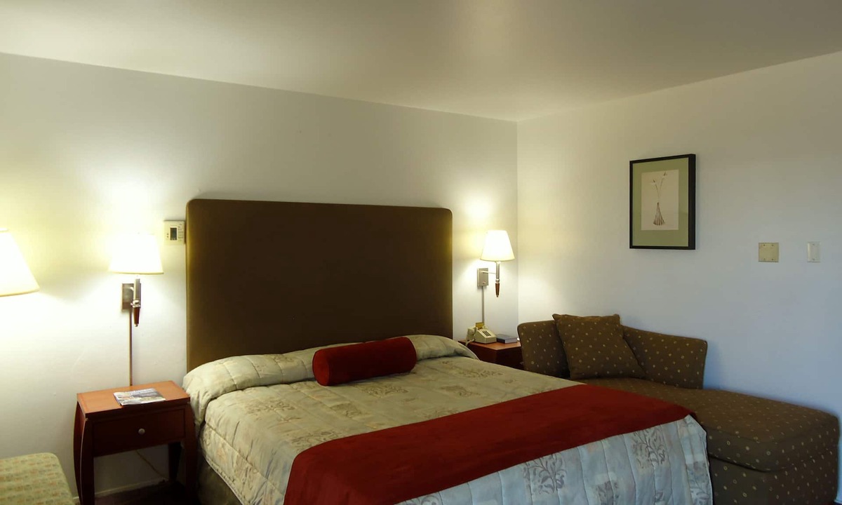 Los Banos Hotel | Maple Inn & Suites