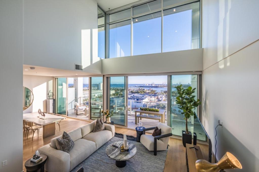 Waterfront Apartment | @ Marbella Lane - Luxurious 3BR Penthouse